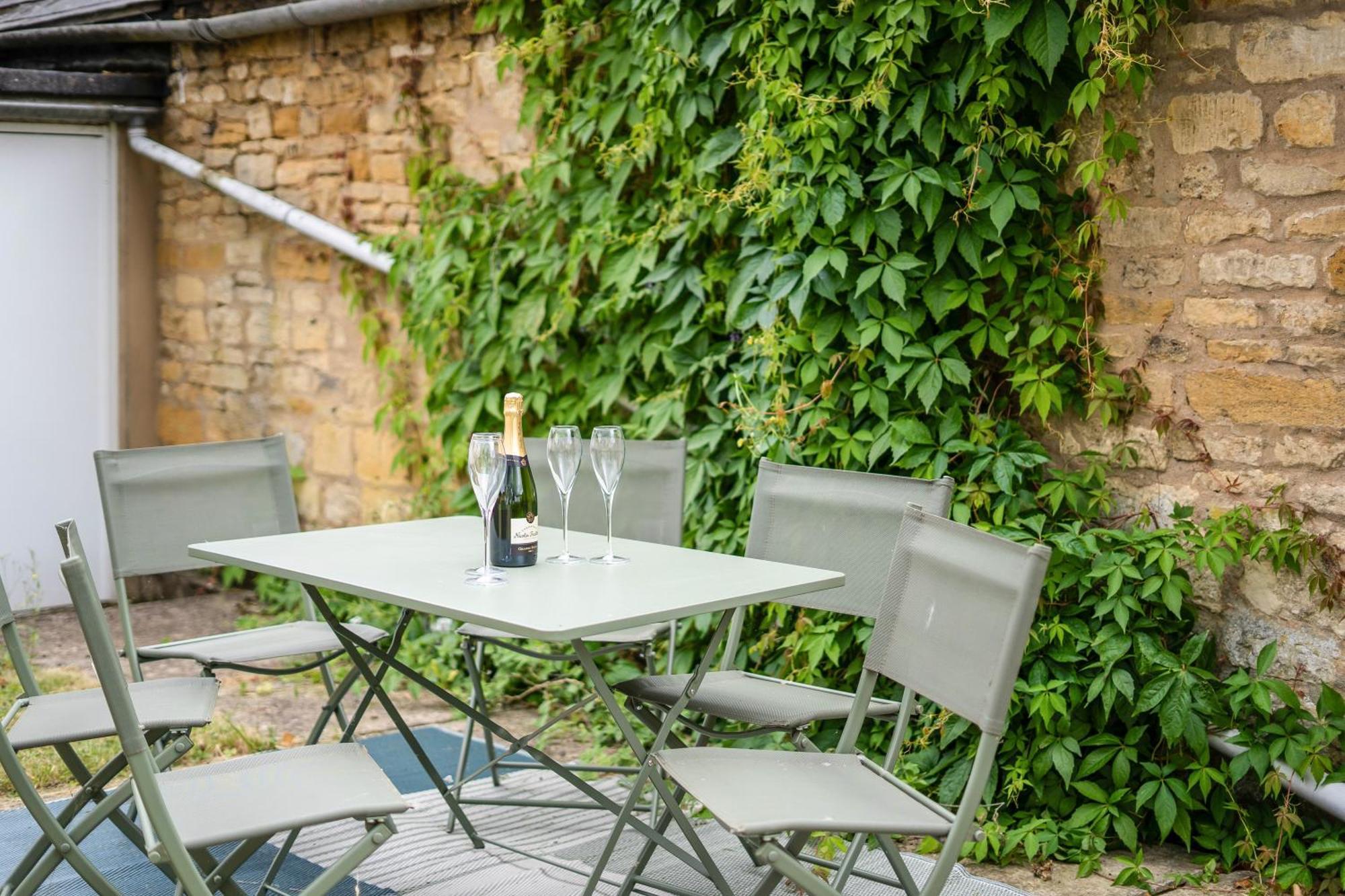 Redesdale View, High Street With Private Garden Appartement Moreton-in-Marsh Buitenkant foto
