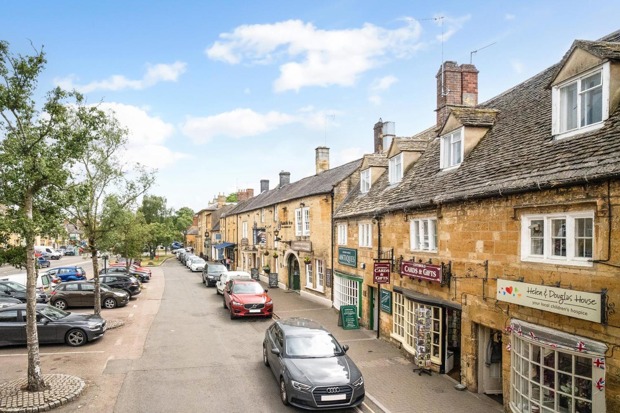 Redesdale View, High Street With Private Garden Appartement Moreton-in-Marsh Buitenkant foto